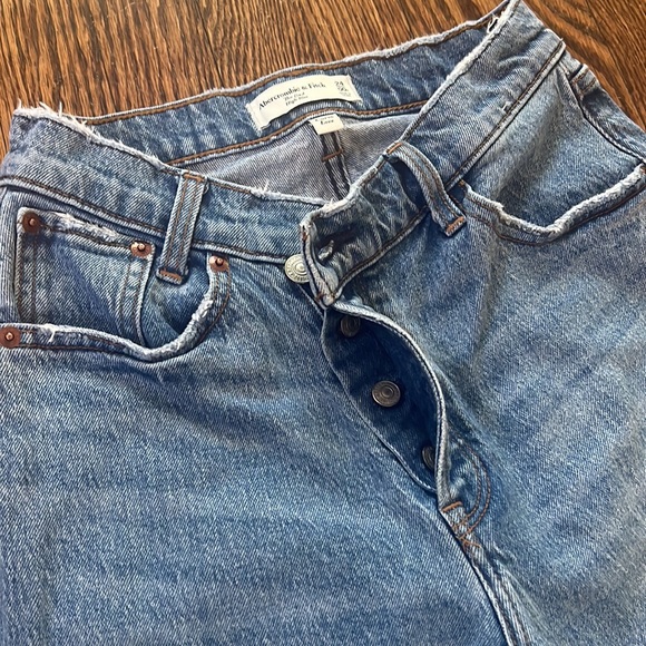 A&F Dad High Rise Jeans - Curve Love - Picture 4 of 6